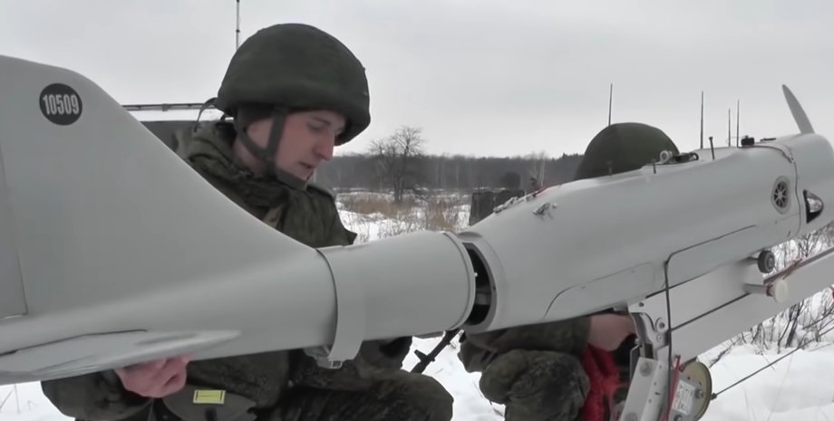 Беспилотник над полем ржи. Тейлситтеры бпла. Песня про бпла. Дроны на полях великой отечественной картинка. Полет дрона.