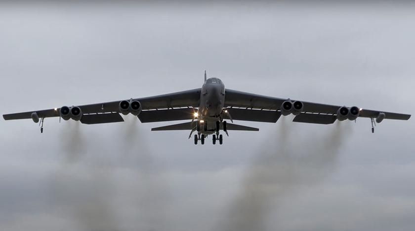 B-52H Stratofortress Nuclear Bomber Destroys Runway Lights (video ...