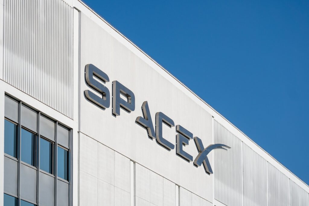 Separate Internet for war: SpaceX signs first deal to launch Starshield ...